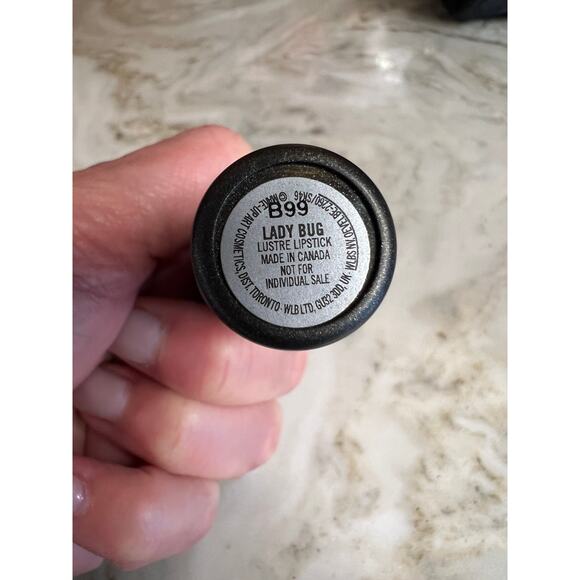 MAC Lustre Lipstick Lady Bug Red - Picture 4 of 4